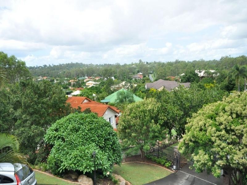 5 Larter Court, Brookfield QLD 4069