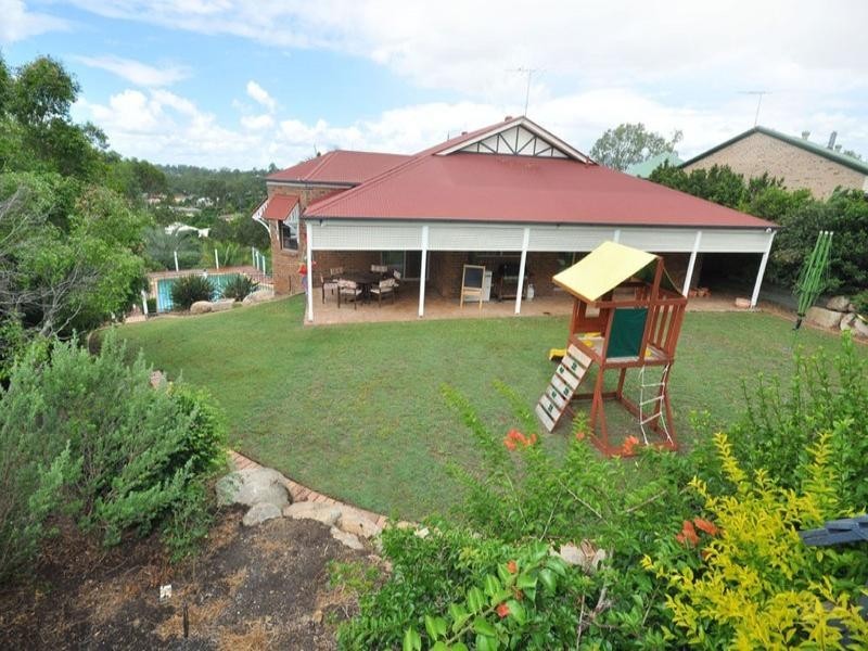 5 Larter Court, Brookfield QLD 4069
