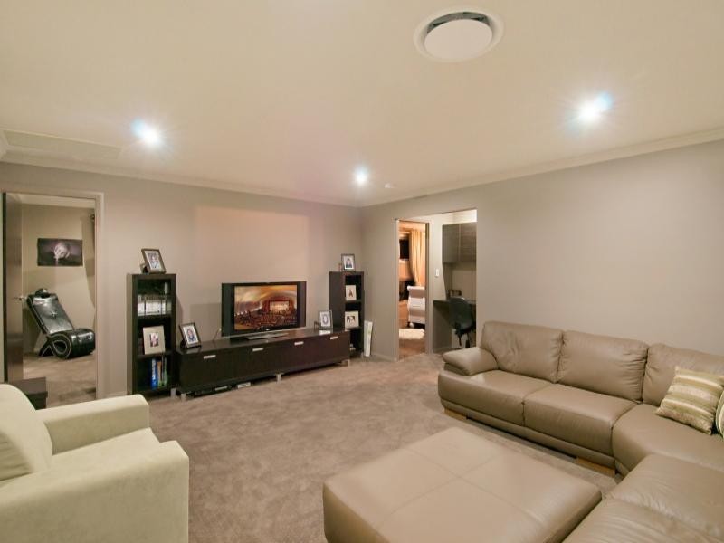 1 Parkway Crescent, Murrumba Downs QLD 4503