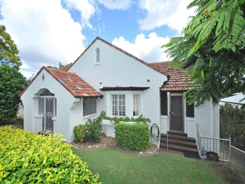 6 The Drive, Bardon QLD 4065