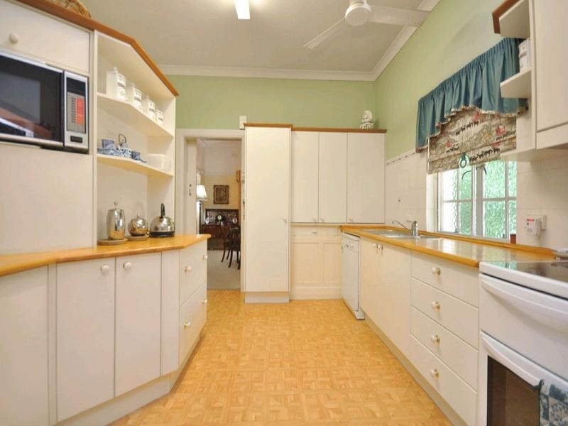 6 The Drive, Bardon QLD 4065
