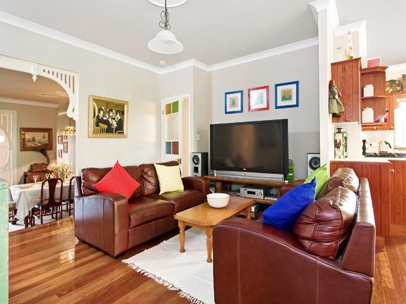 10 Newcastle Street, Fairfield QLD 4103