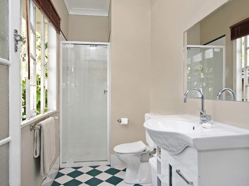 10 Newcastle Street, Fairfield QLD 4103