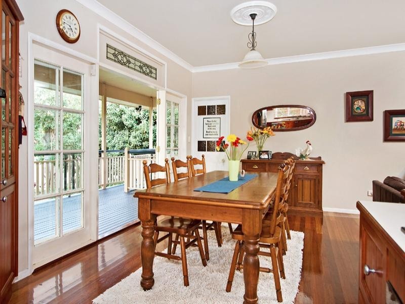 10 Newcastle Street, Fairfield QLD 4103