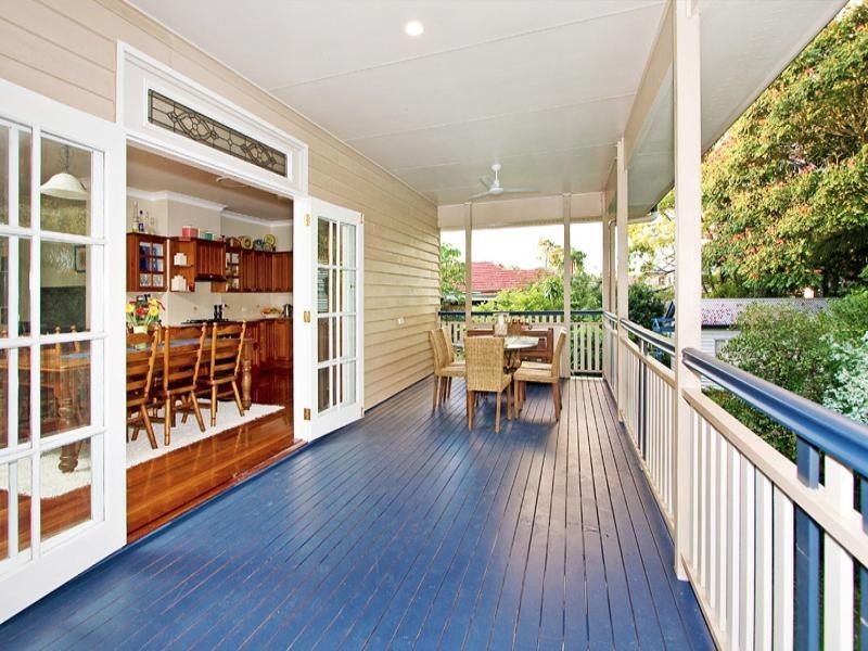 10 Newcastle Street, Fairfield QLD 4103