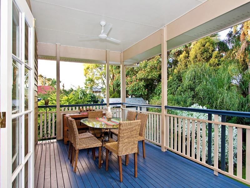 10 Newcastle Street, Fairfield QLD 4103