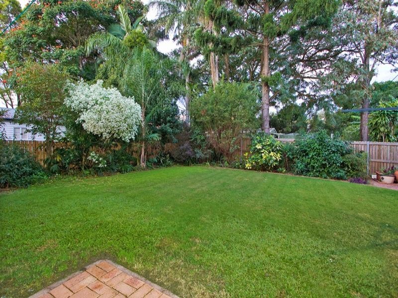 10 Newcastle Street, Fairfield QLD 4103
