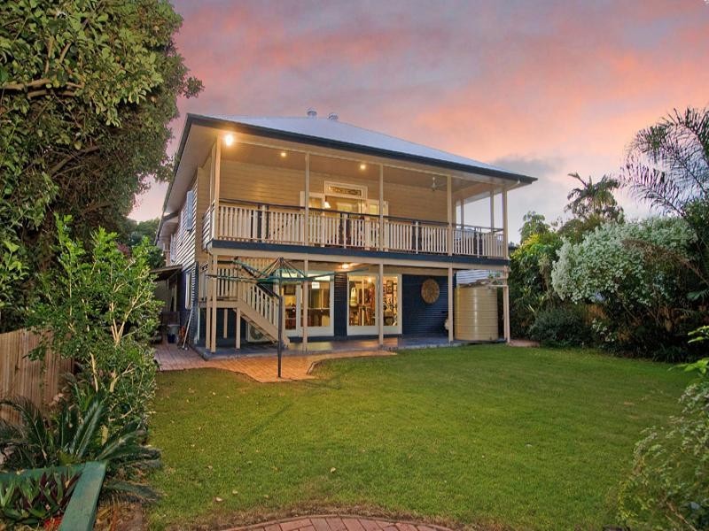 10 Newcastle Street, Fairfield QLD 4103