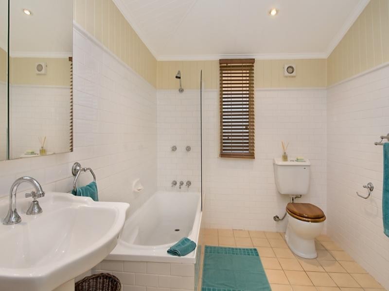 2 Meecham Street, Grange QLD 4051