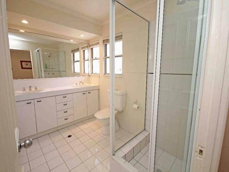 2 Satinwood Court, Bardon QLD 4065