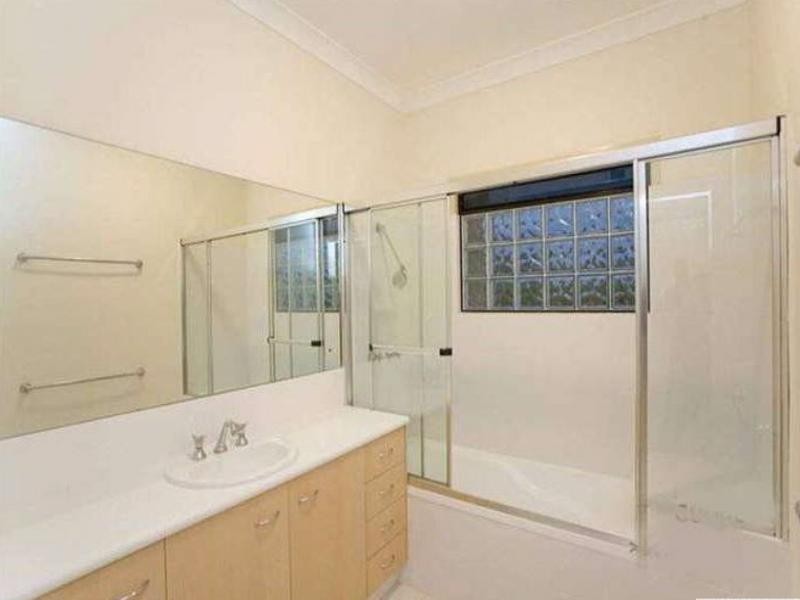 7 Samuel Place, Sinnamon Park QLD 4073