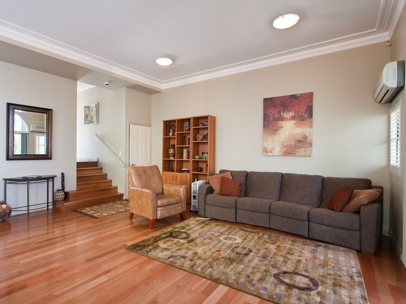 2/62 Ryans Road, St Lucia QLD 4067