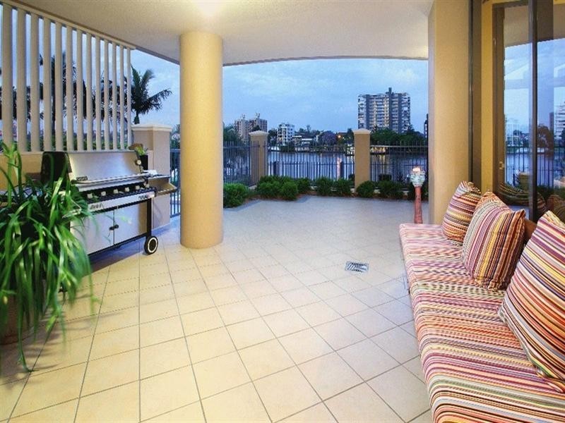 76 Thorn Street, Kangaroo Point QLD 4169