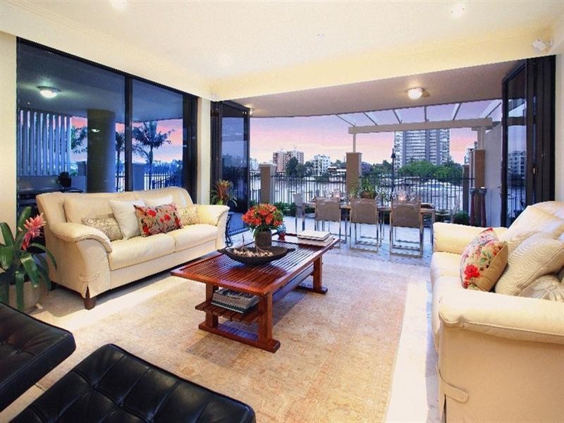 76 Thorn Street, Kangaroo Point QLD 4169