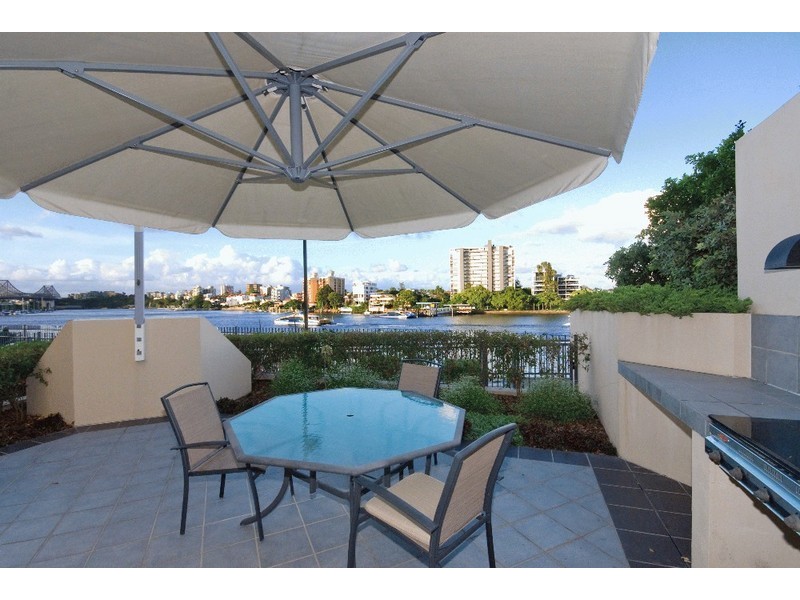 76 Thorn Street, Kangaroo Point QLD 4169