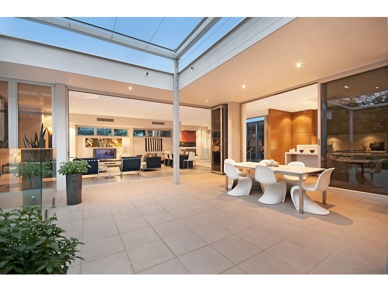 71 Outlook Crescent, Bardon QLD 4065