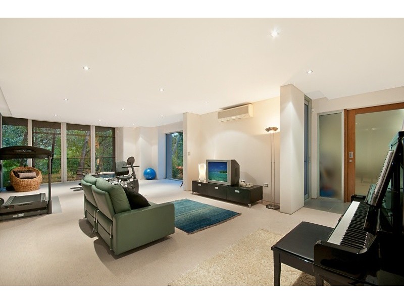 71 Outlook Crescent, Bardon QLD 4065