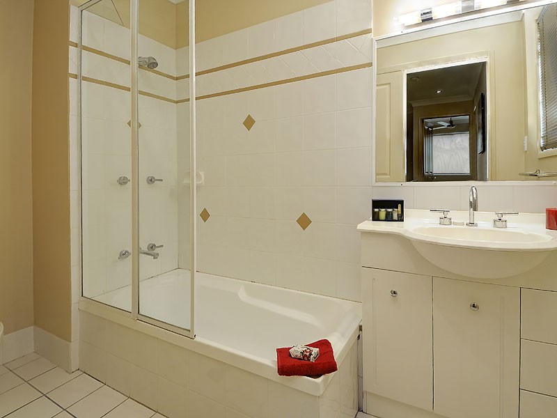 2/28 Fleming Road, Herston QLD 4006