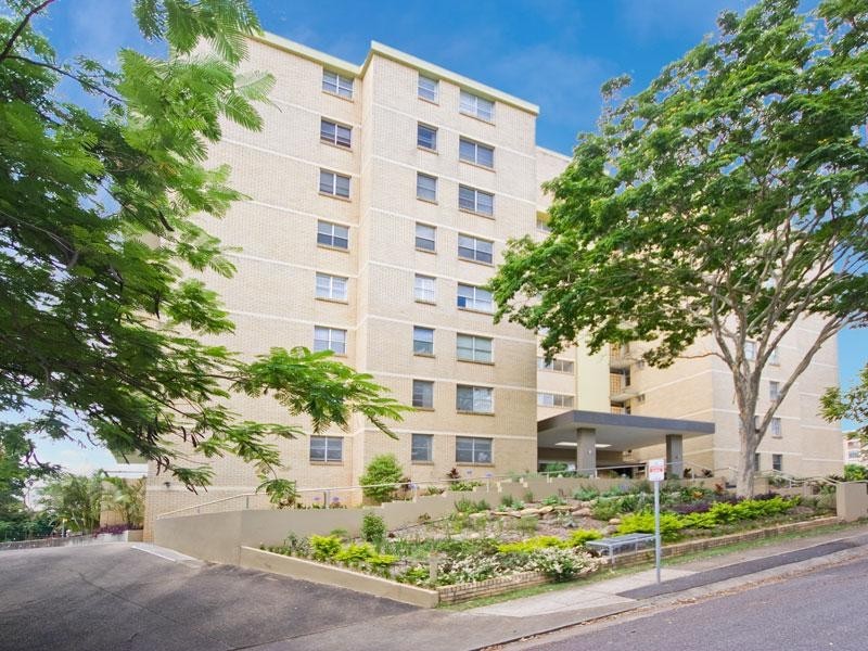 2/36 Jerdanefield Road, St Lucia QLD 4067