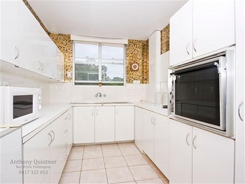 2/36 Jerdanefield Road, St Lucia QLD 4067