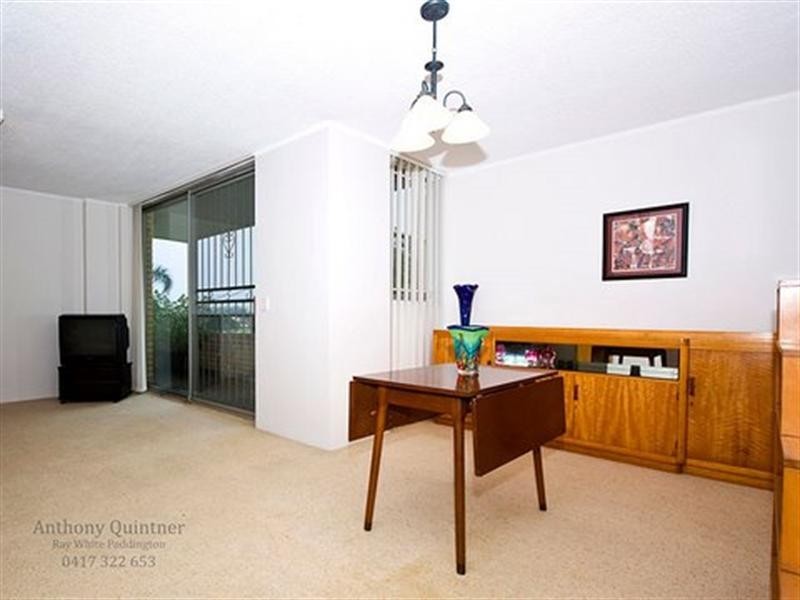 2/36 Jerdanefield Road, St Lucia QLD 4067