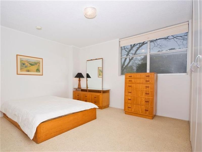 2/36 Jerdanefield Road, St Lucia QLD 4067