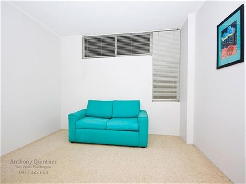 2/36 Jerdanefield Road, St Lucia QLD 4067
