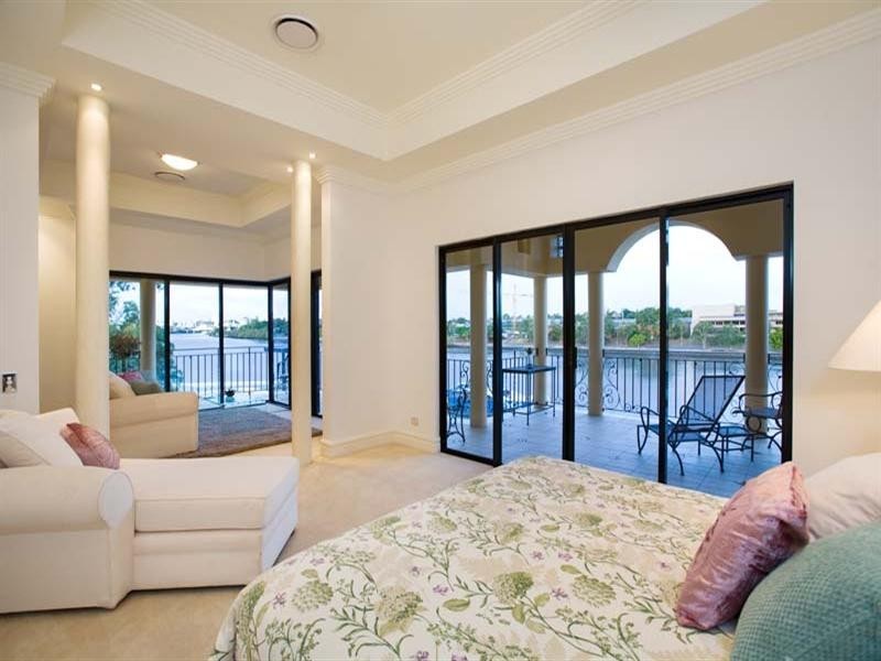 570 Coronation Drive, Toowong QLD 4066