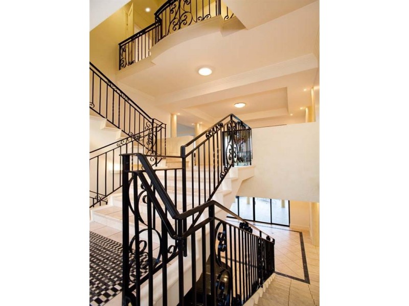 570 Coronation Drive, Toowong QLD 4066