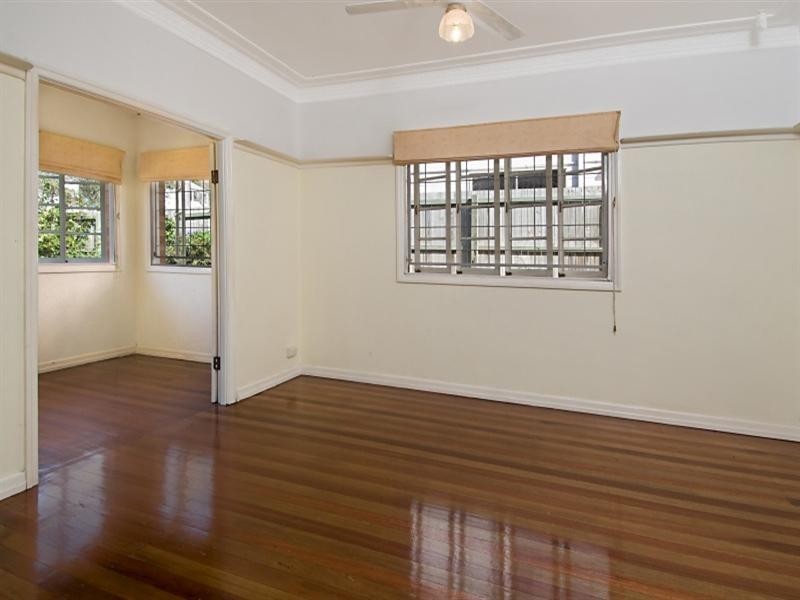 18 Clarke Street, Bardon QLD 4065