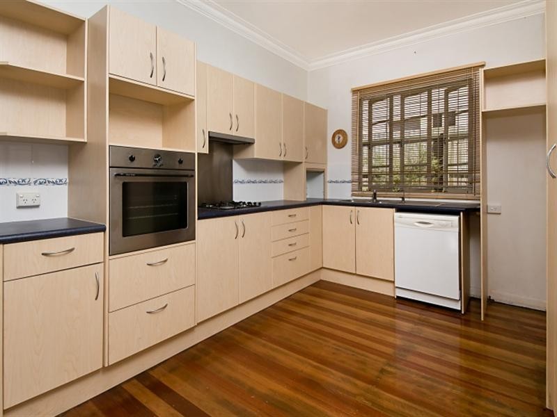 18 Clarke Street, Bardon QLD 4065