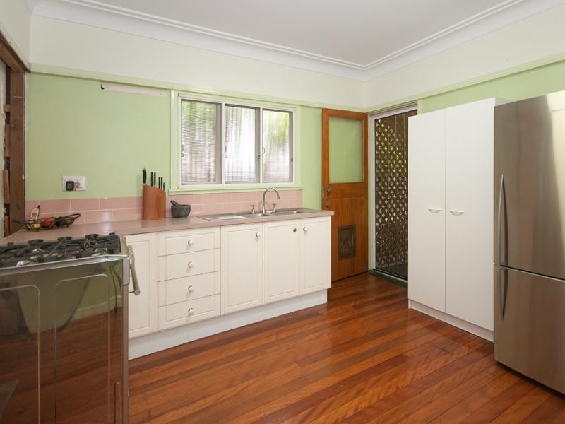 32 Beatrice Street, Bardon QLD 4065