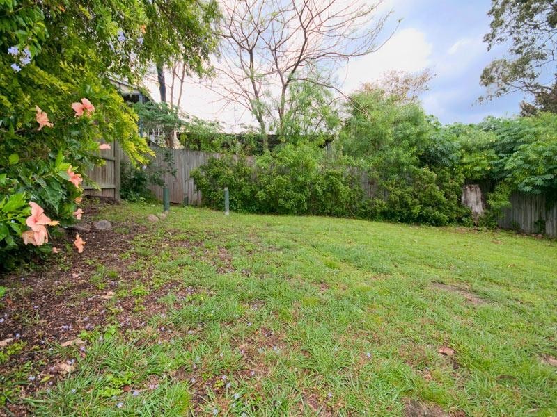 32 Beatrice Street, Bardon QLD 4065