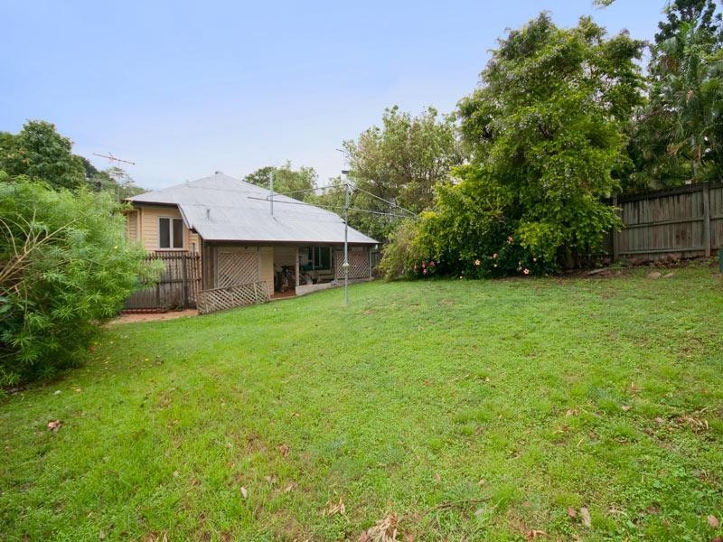 32 Beatrice Street, Bardon QLD 4065