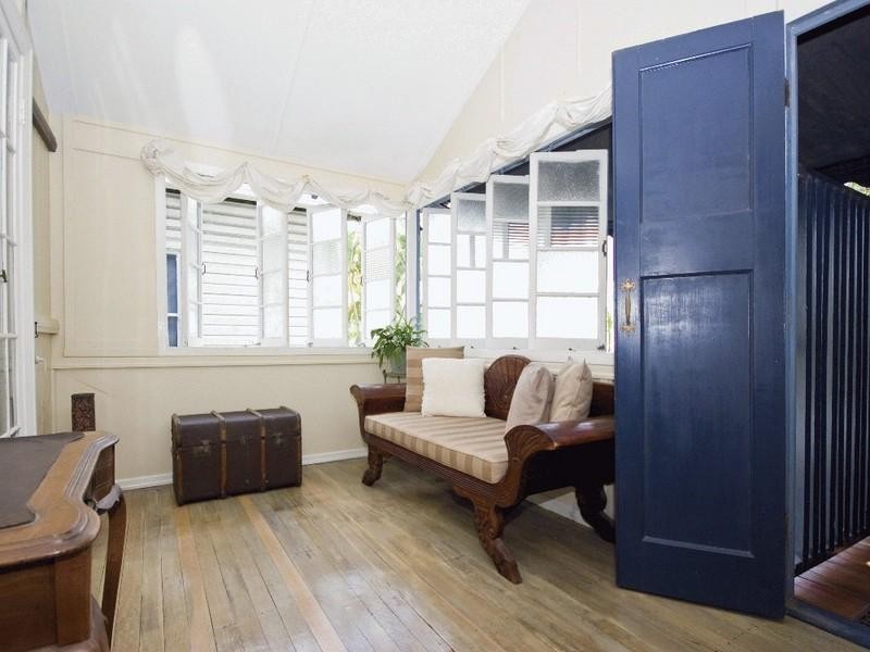 4 Cook Street, Red Hill QLD 4059