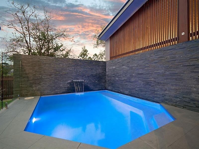 8 Mahara Street, Bardon QLD 4065