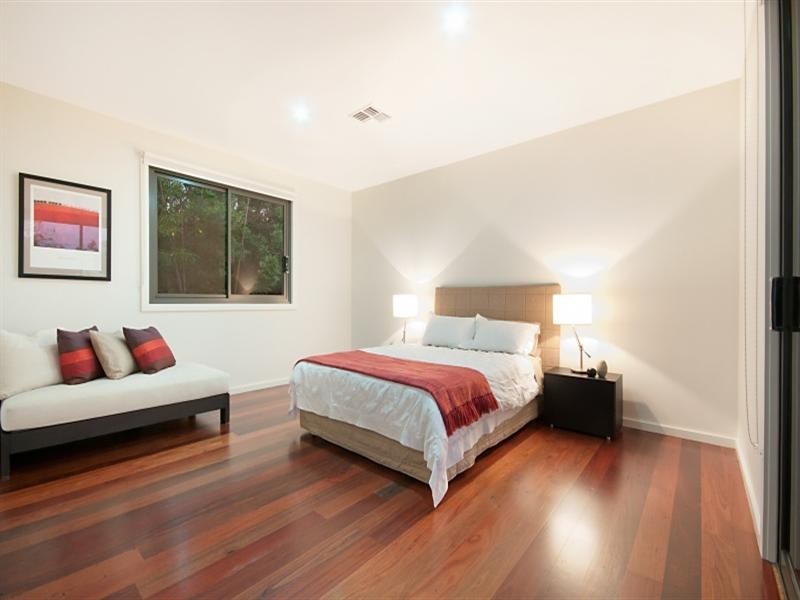 8 Mahara Street, Bardon QLD 4065
