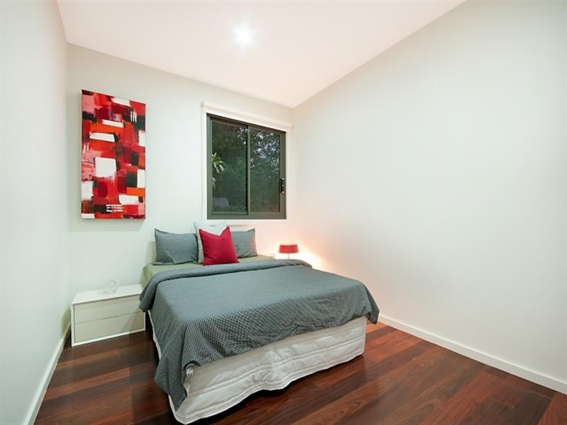 8 Mahara Street, Bardon QLD 4065