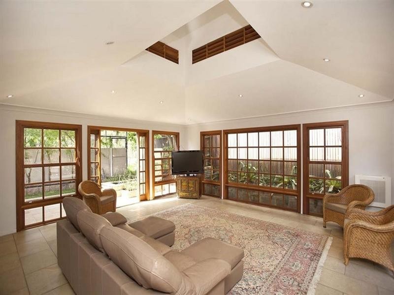 19 Emma Street, Milton QLD 4064