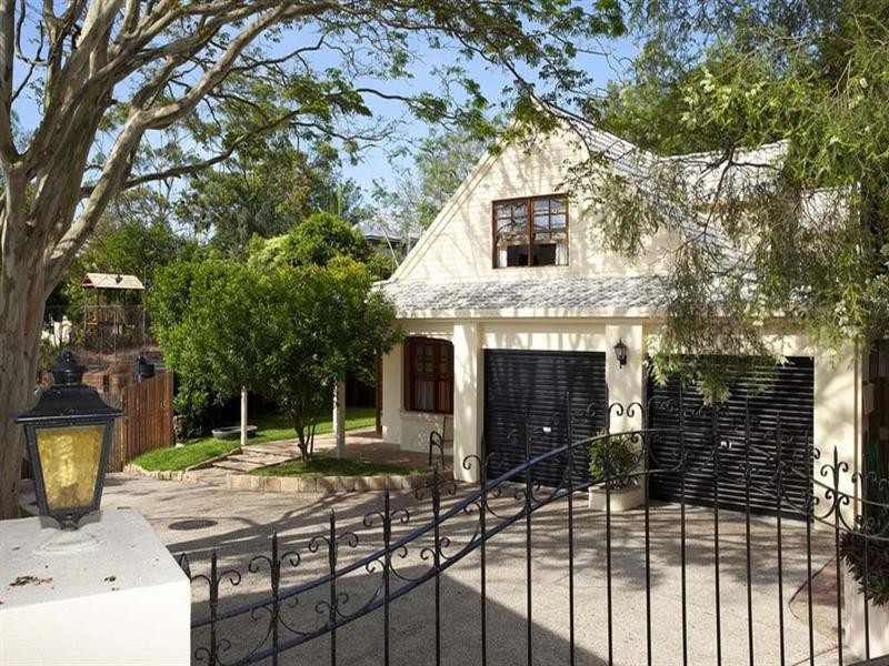 19 Emma Street, Milton QLD 4064