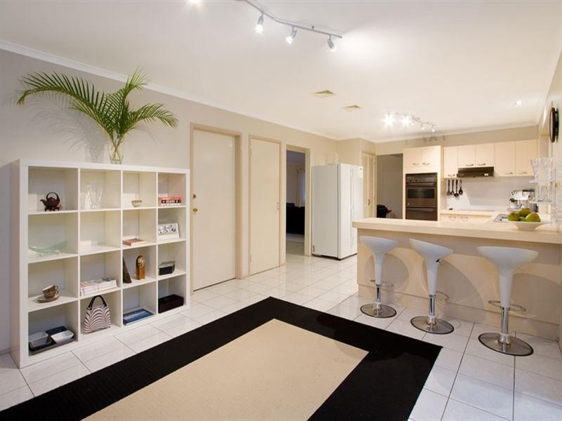 8 Vincent Place, Sinnamon Park QLD 4073