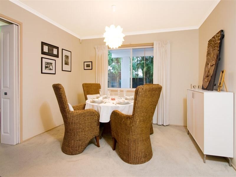 8 Vincent Place, Sinnamon Park QLD 4073