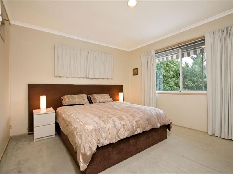 8 Vincent Place, Sinnamon Park QLD 4073