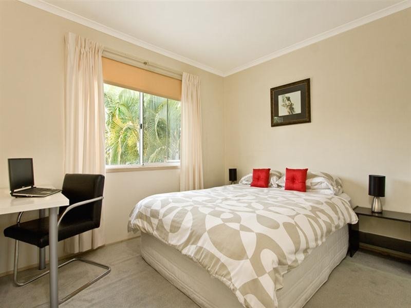 8 Vincent Place, Sinnamon Park QLD 4073