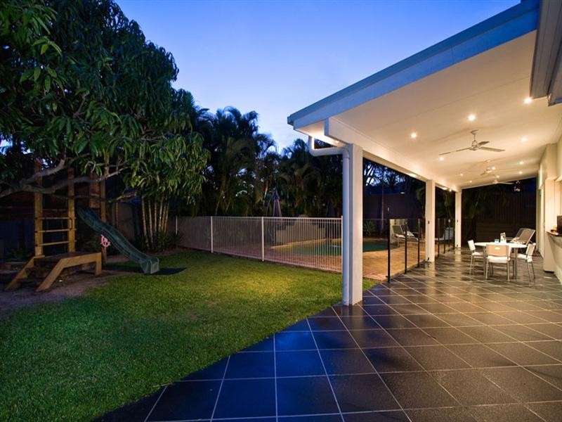 8 Vincent Place, Sinnamon Park QLD 4073