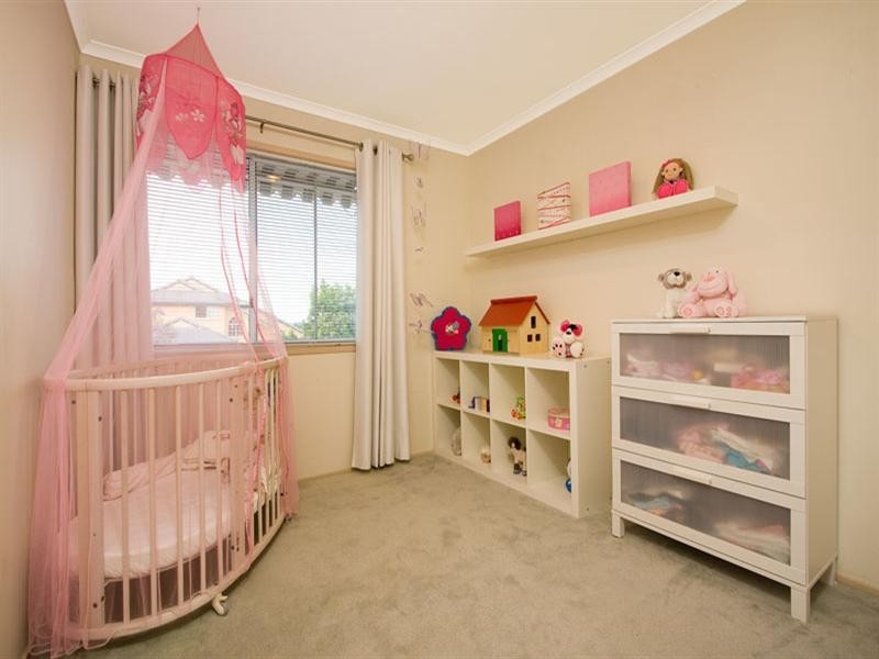 8 Vincent Place, Sinnamon Park QLD 4073