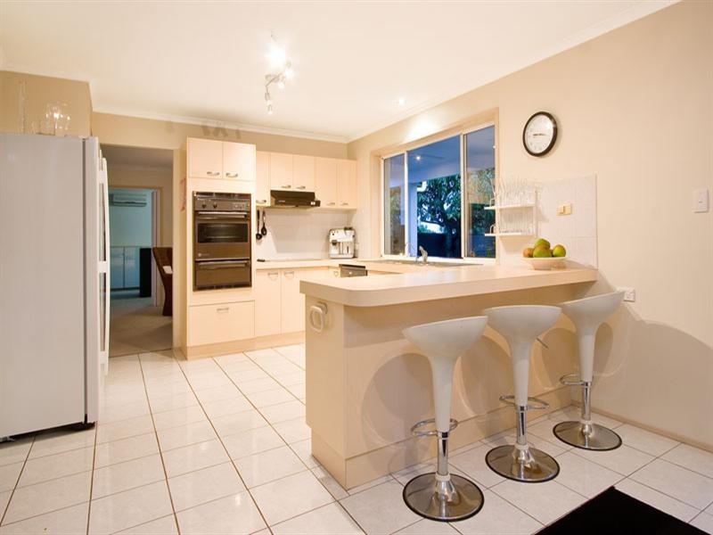 8 Vincent Place, Sinnamon Park QLD 4073