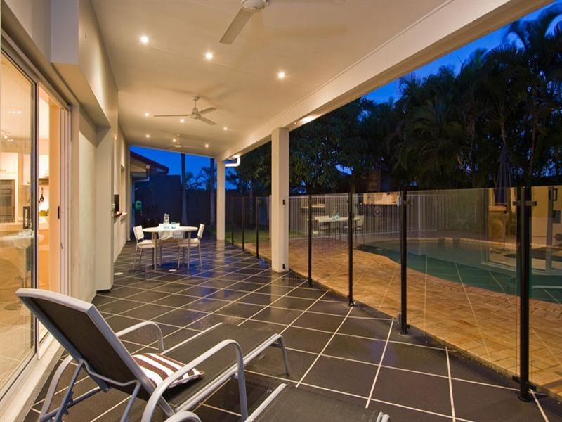 8 Vincent Place, Sinnamon Park QLD 4073