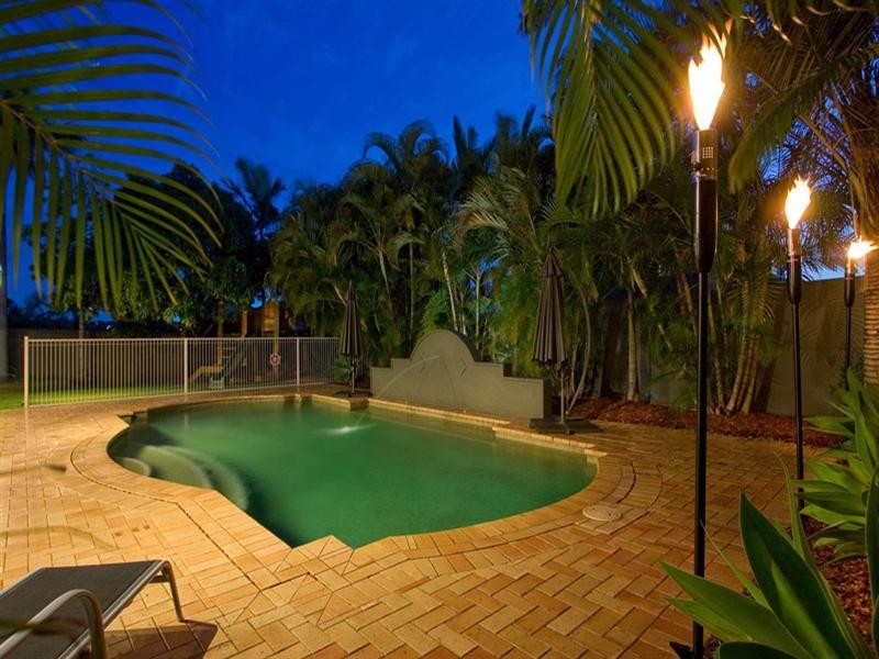 8 Vincent Place, Sinnamon Park QLD 4073