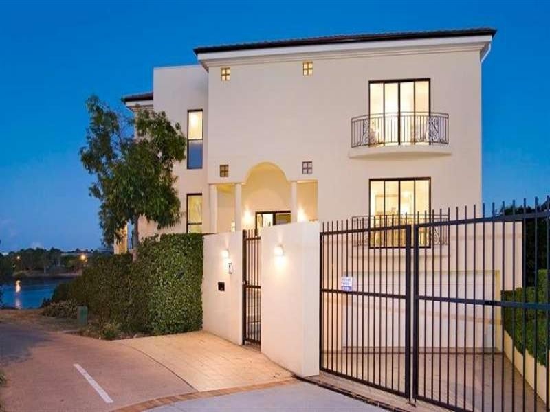 570 Coronation Drive, Toowong QLD 4066